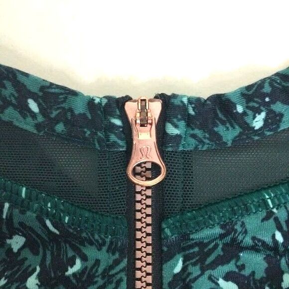 LuLuLemon Drop It Like It's Hot- Sz 2 -Teal Front-Zip Bra-Sheer Accents-Abstract - Picture 4 of 7